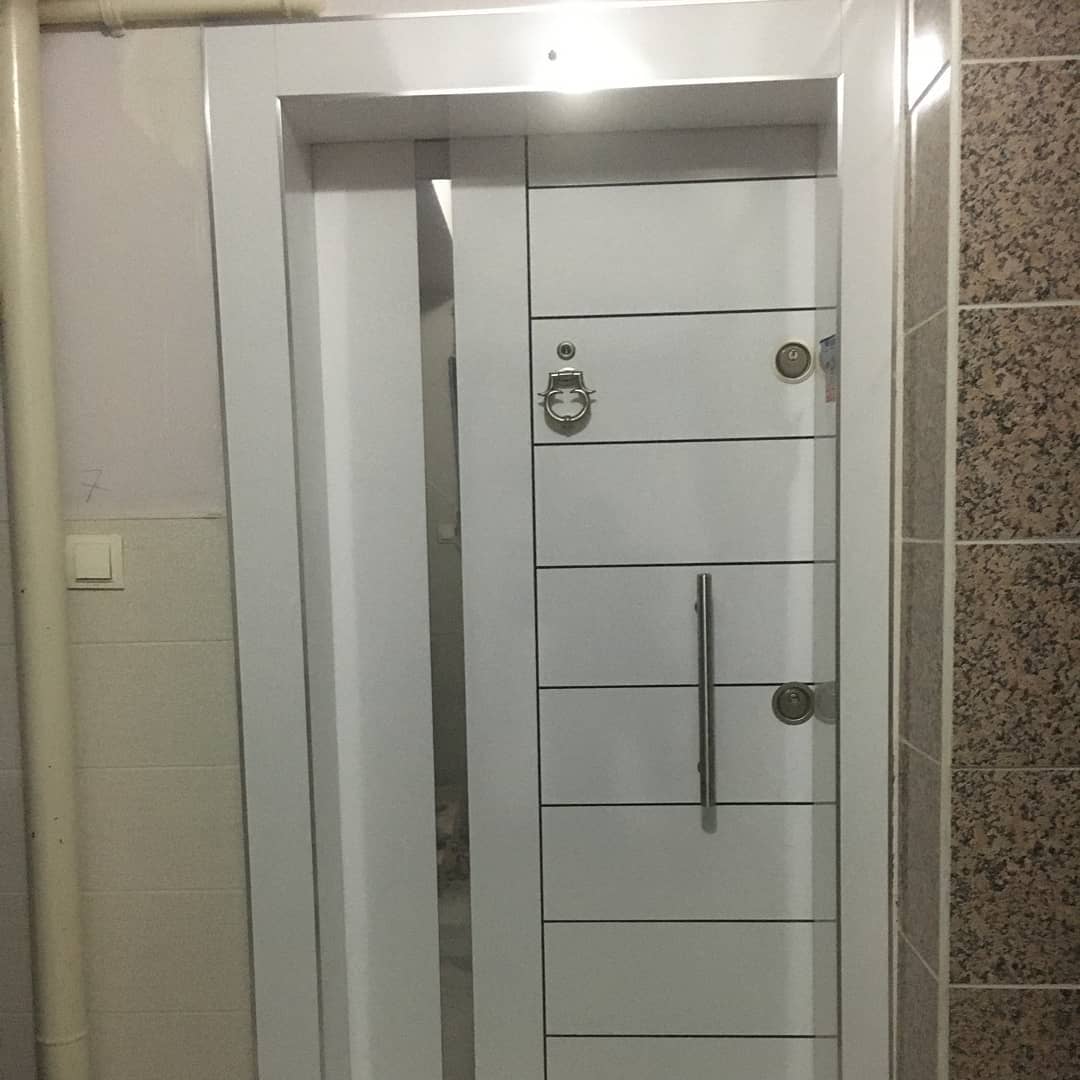 Güçlü çelik kapı açılmaz hırsızlara karşı