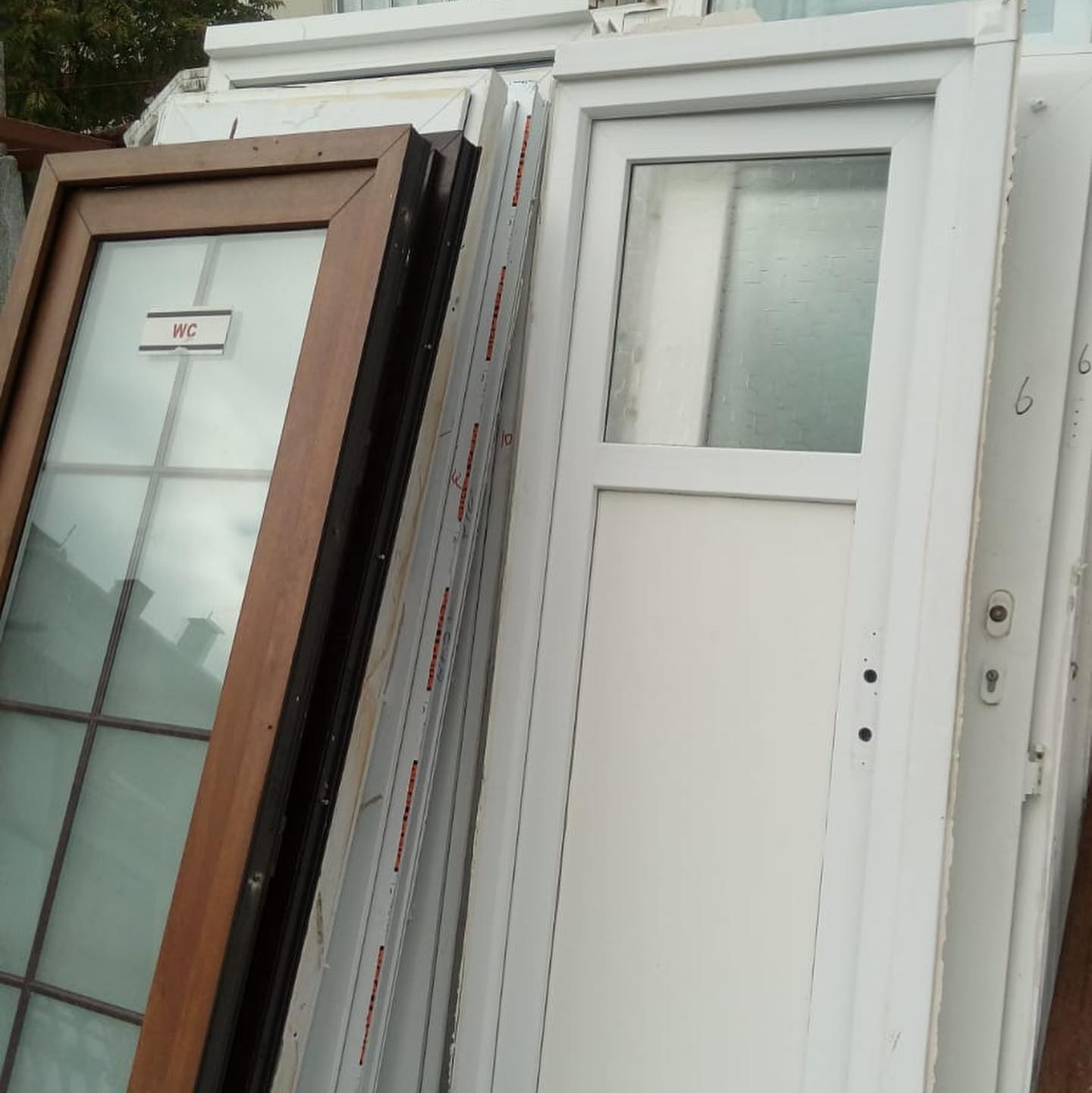 Temiz pvc banyo kapısı 10 adet mevcut