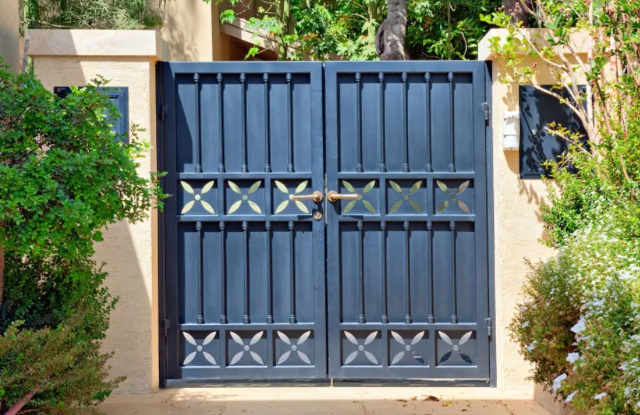 iki kanatlı çıkma bahçe kapısı