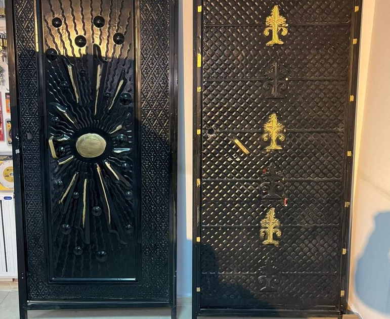 sağlam ferforje demir kapı